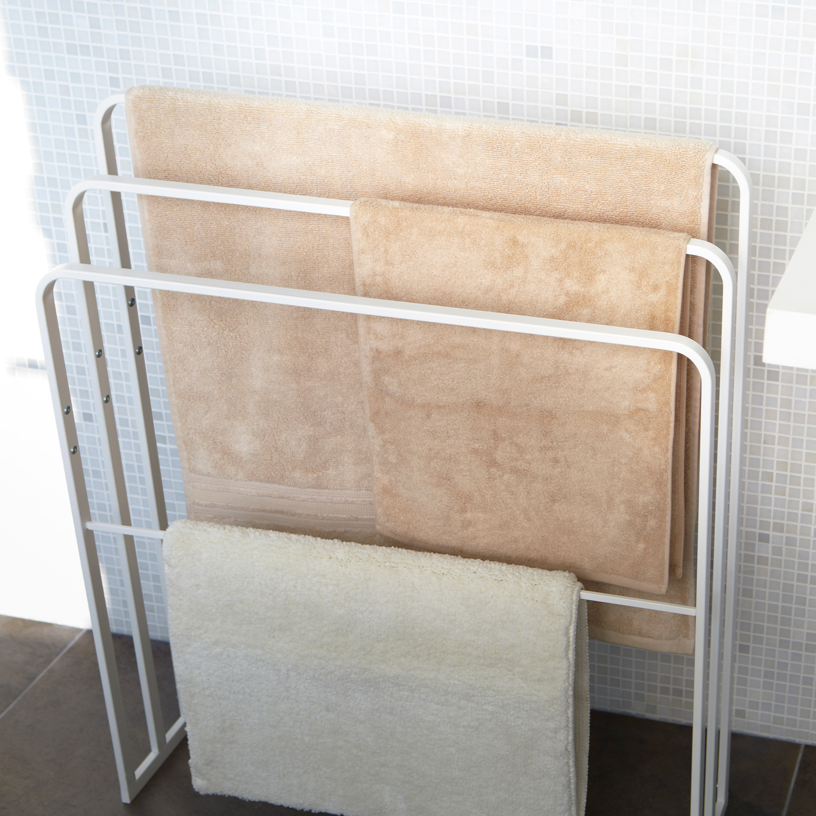 Badetuch-Halter TOWER weiss 