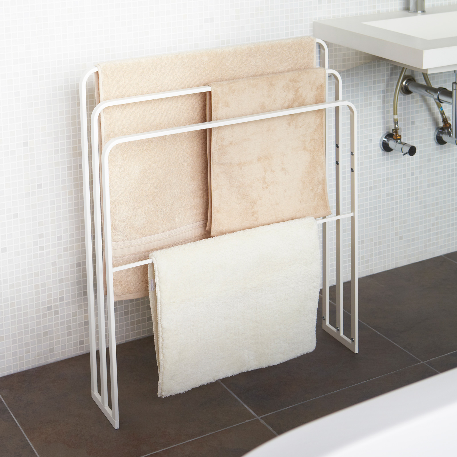Badetuch-Halter TOWER weiss 