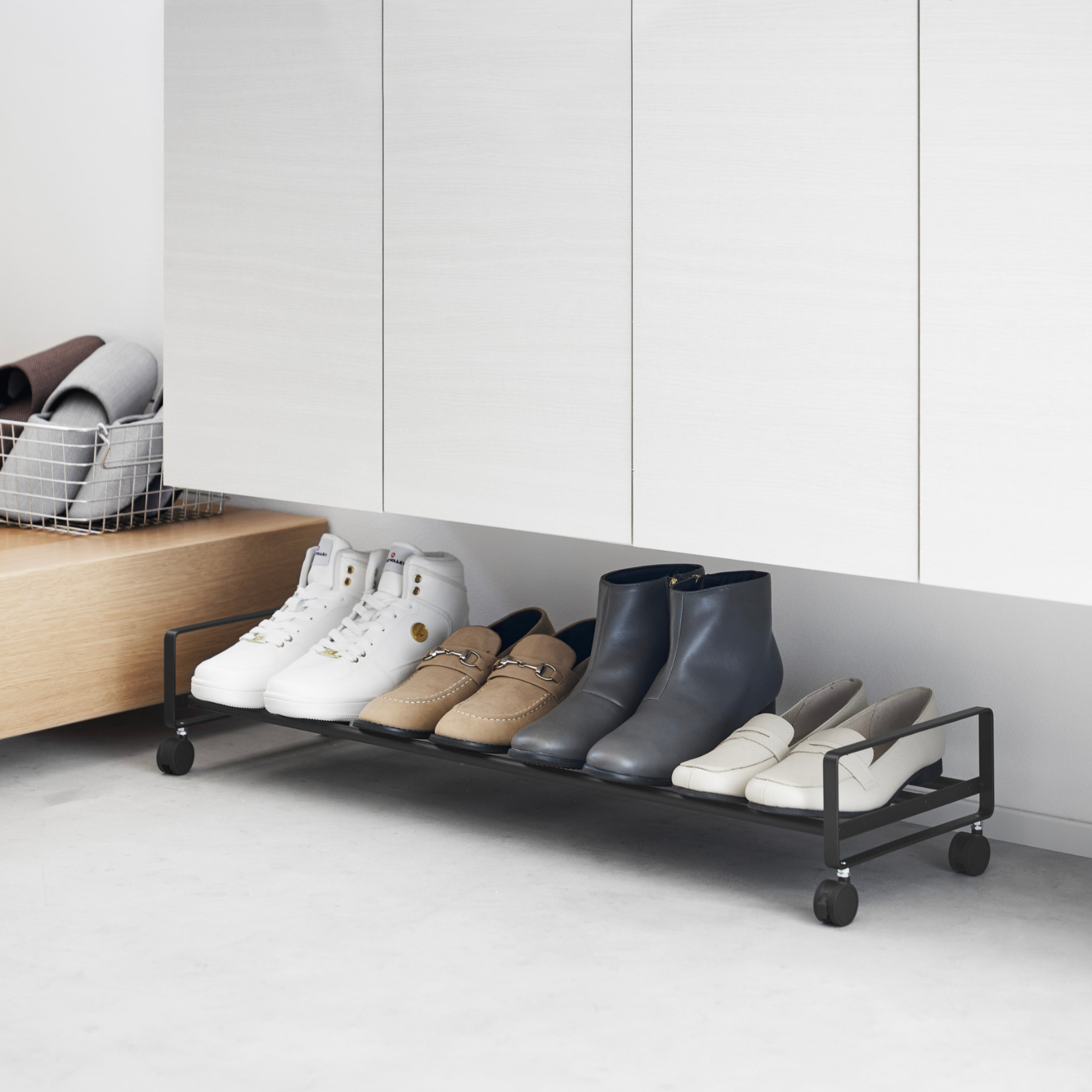 Schuhregal TOWER mit Rollen schwarz 