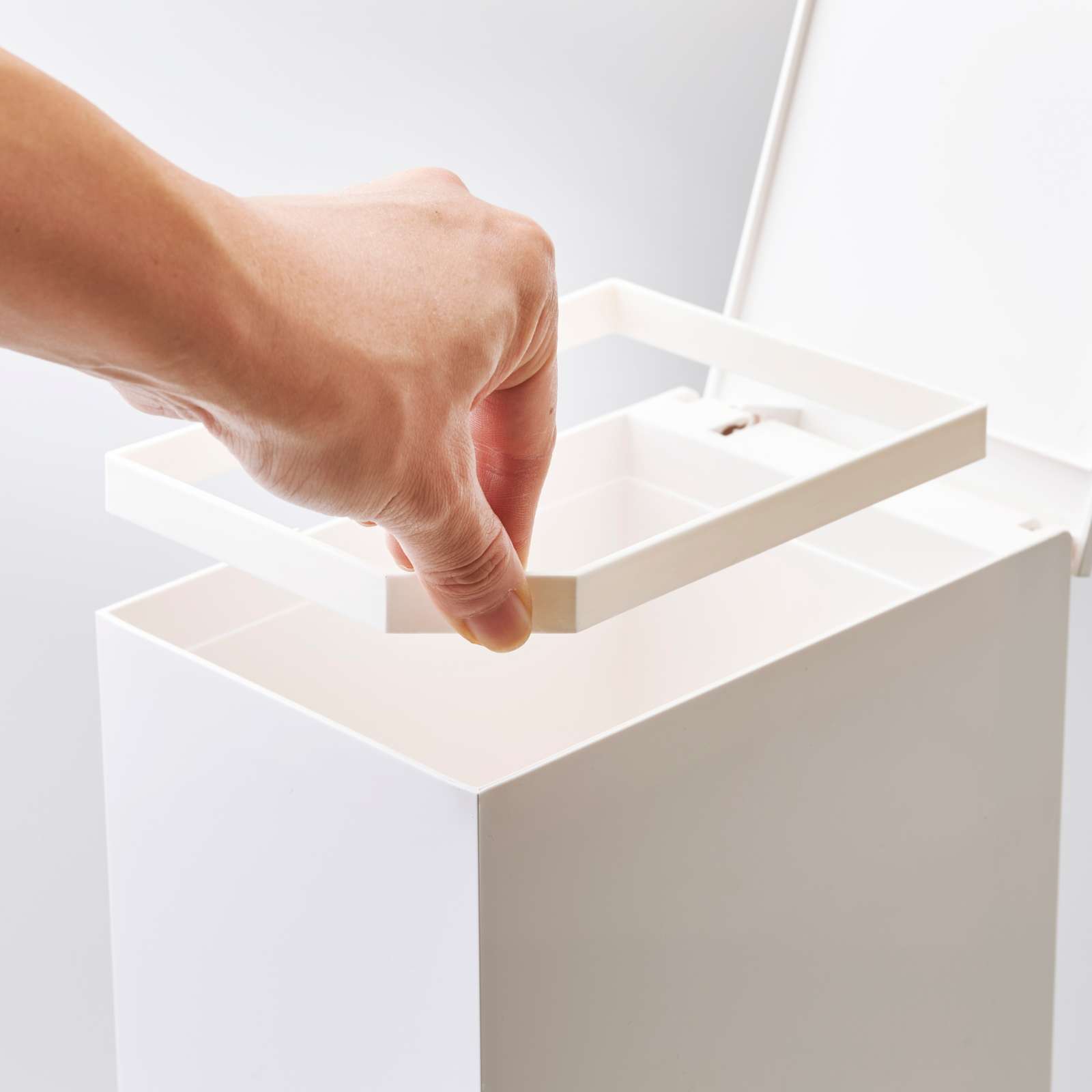 Mülleimer mit Tretfunktion TOWER weiss 