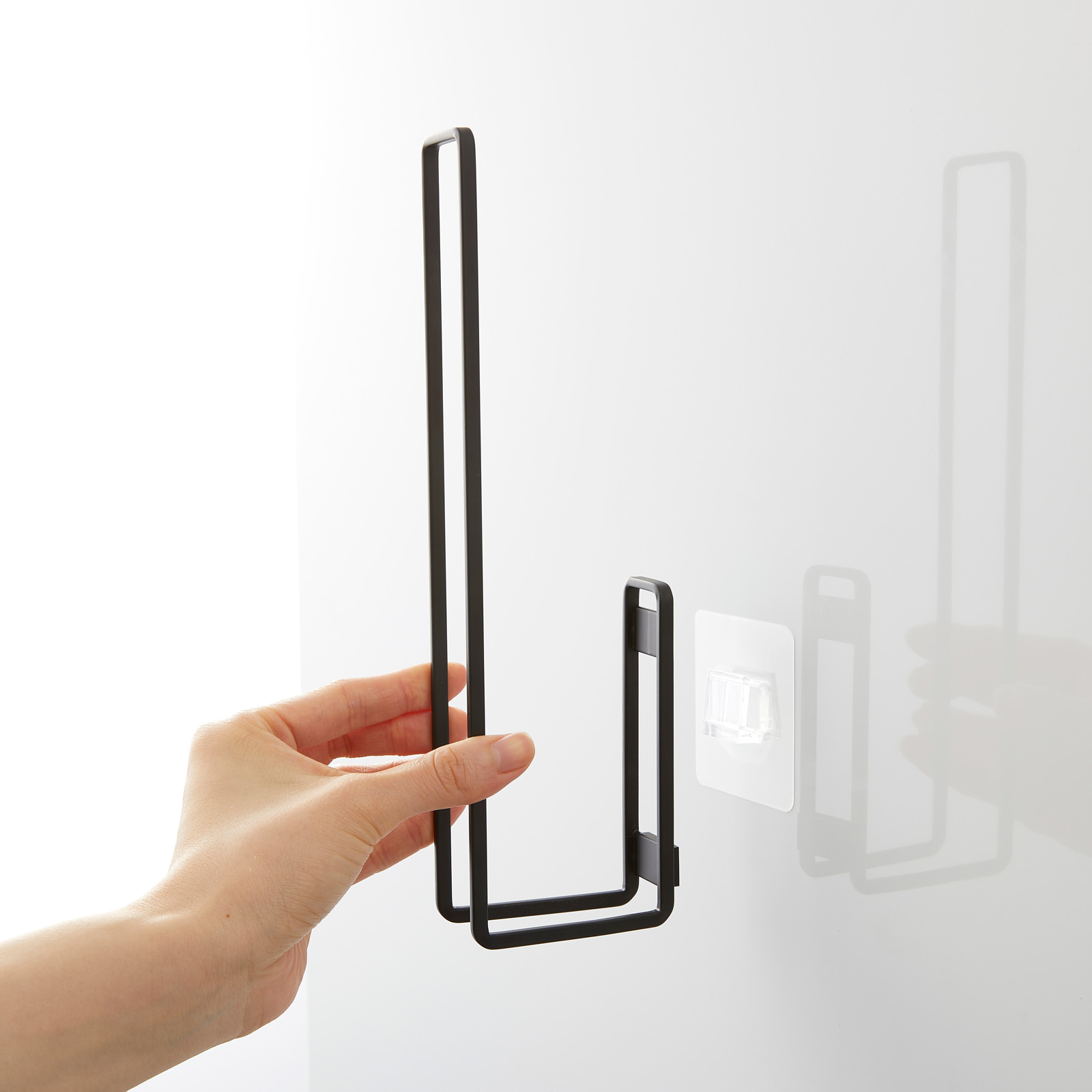 Klebehaken-Toilettenpapierhalter TOWER schwarz 