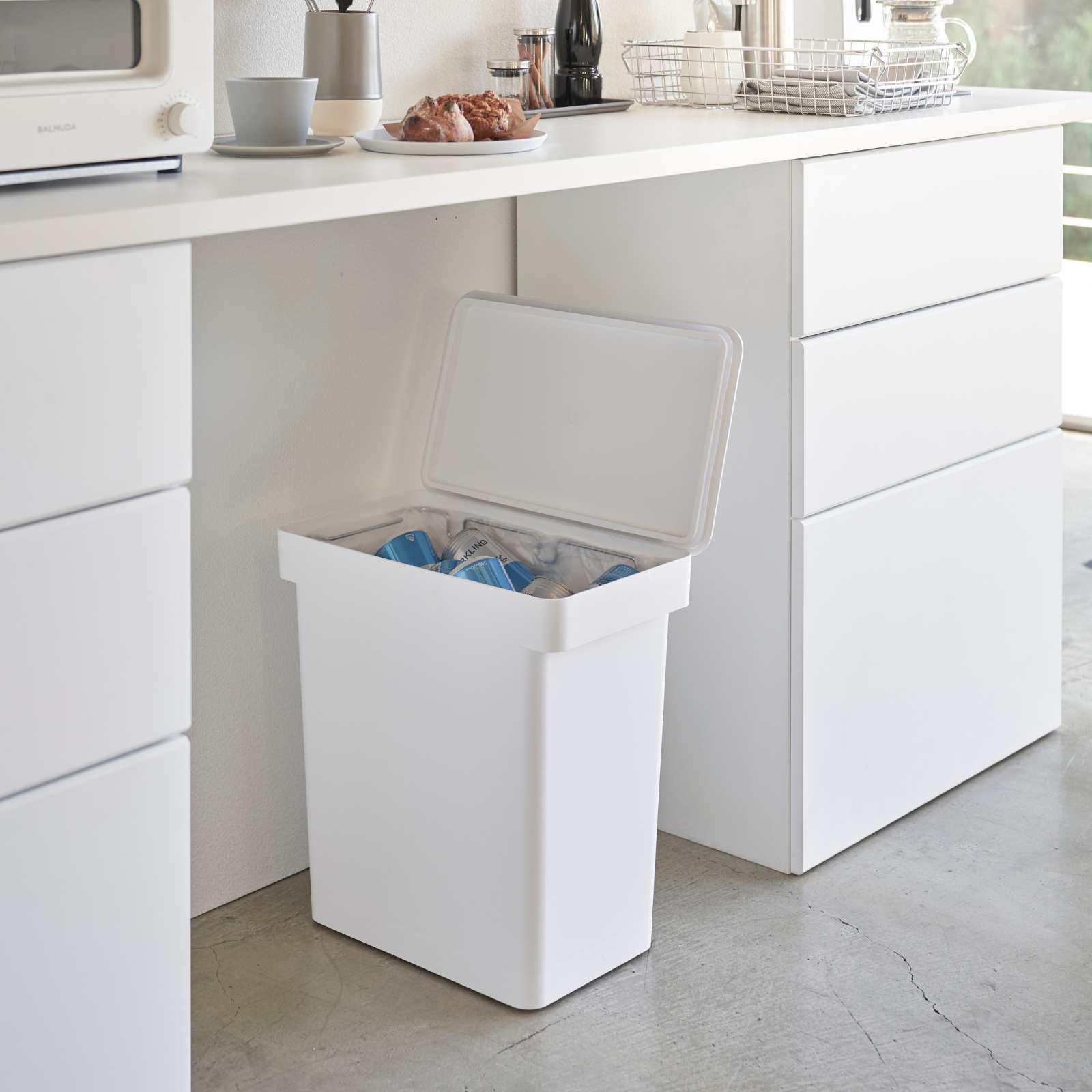 Luftdichter Mülleimer mit Rollen TOWER weiss 
