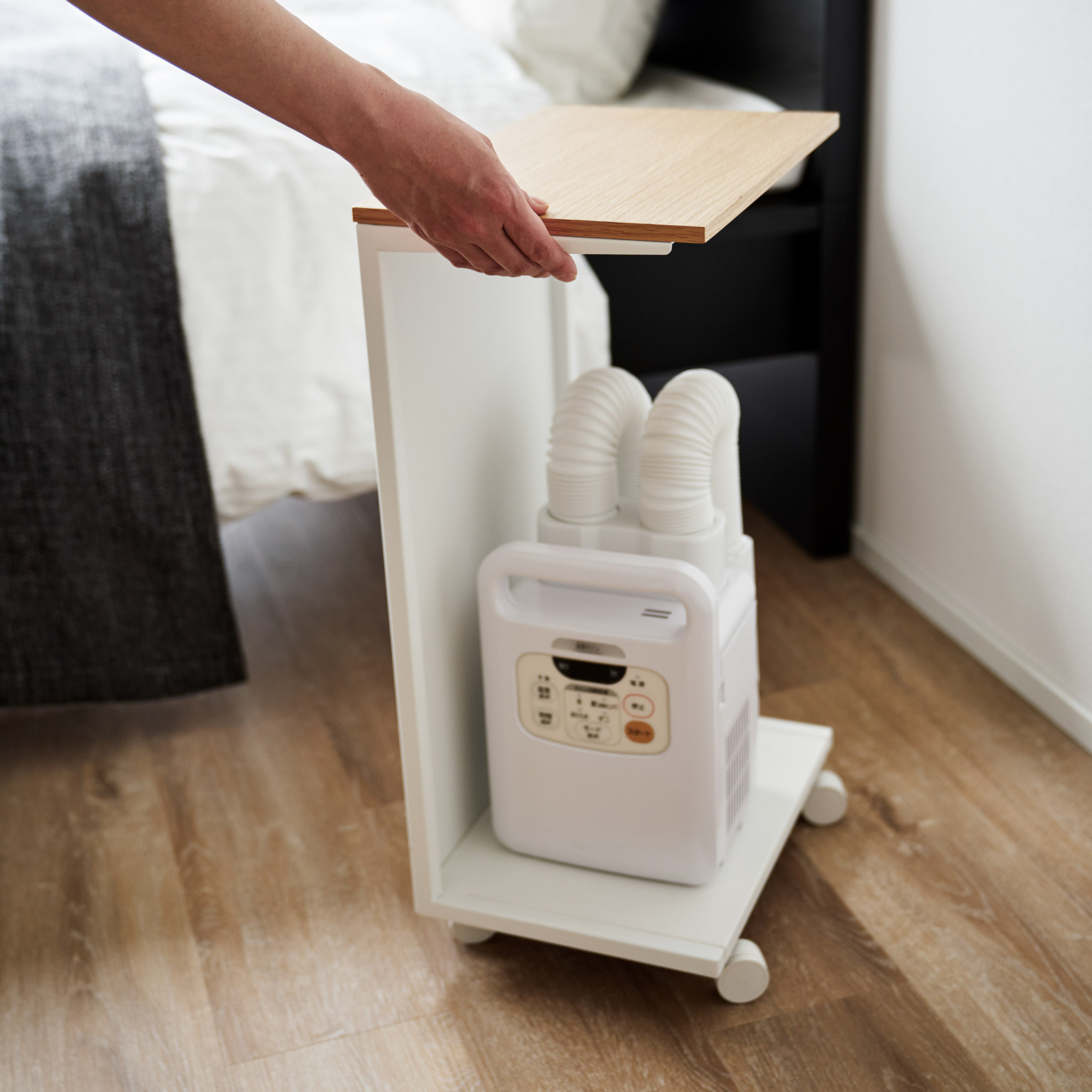 Halbgeschlossener Beistelltisch TOWER weiss mit Rollen