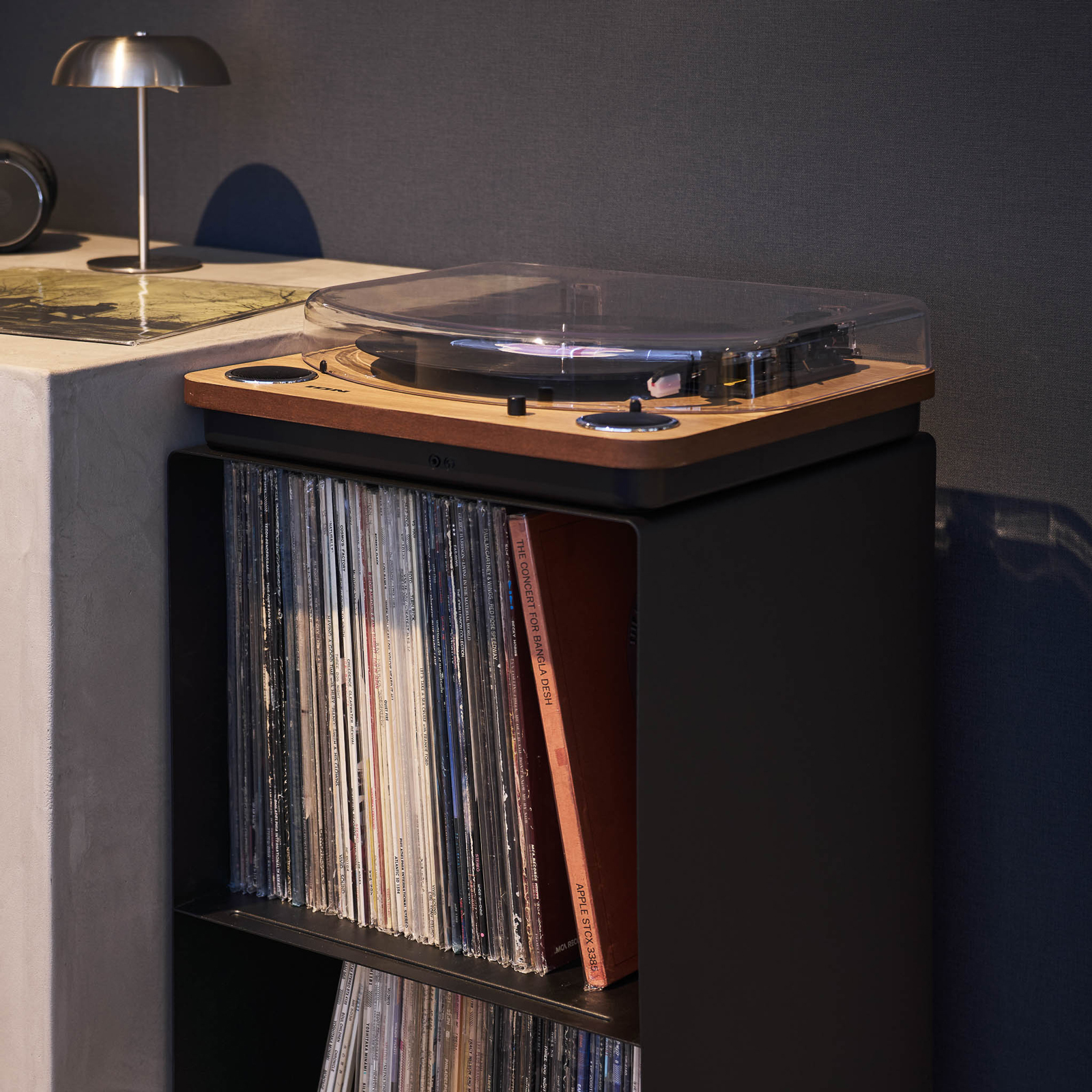 2-stöckiges Schallplatten-Regal mit Rollen TOWER schwarz 