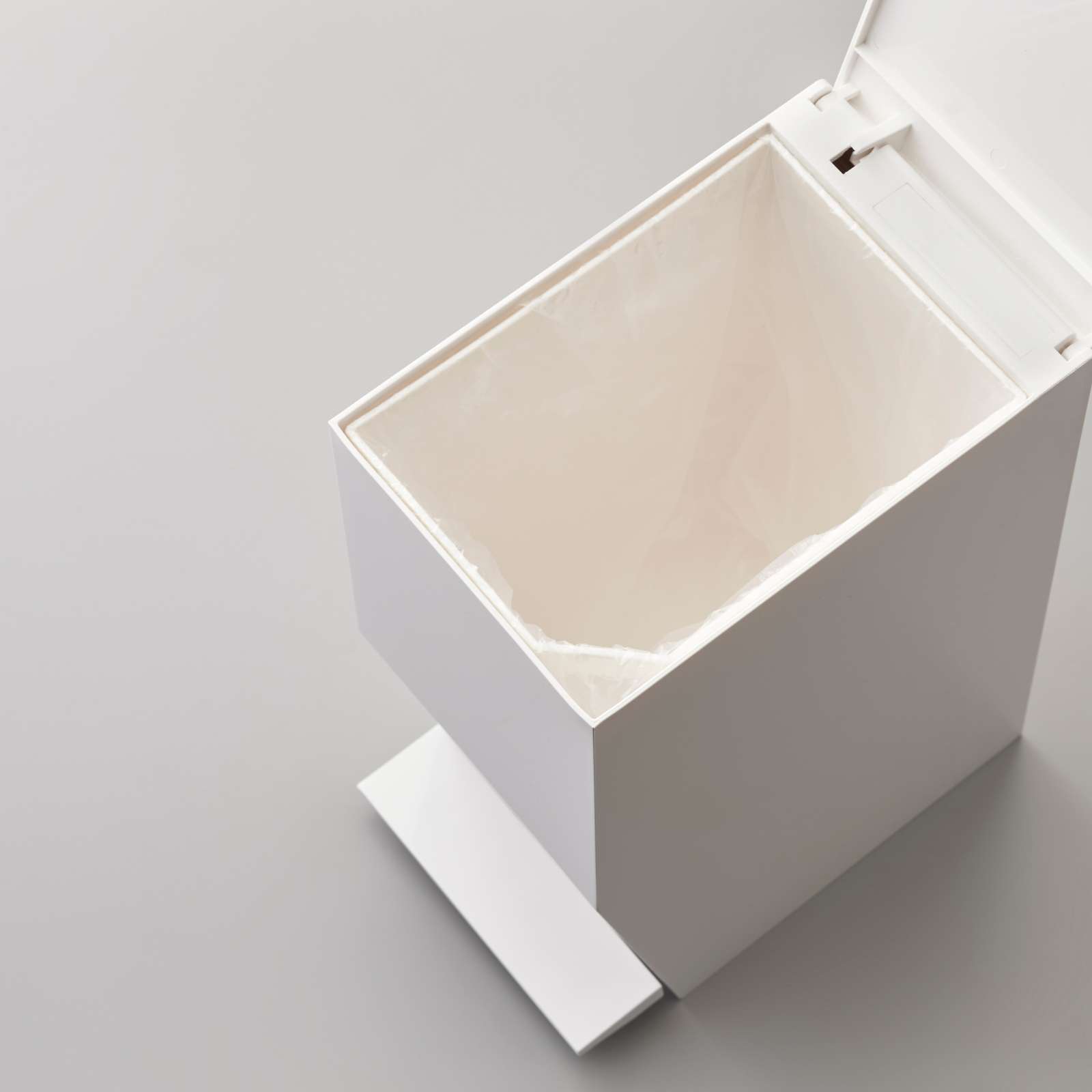 Mülleimer mit Tretfunktion TOWER weiss 
