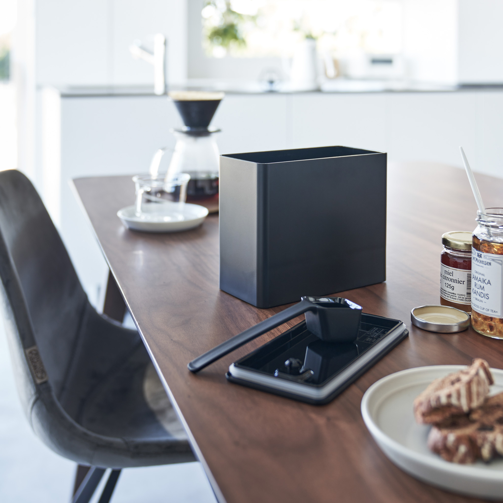 Luftdichte Kaffeedose TOWER schwarz 