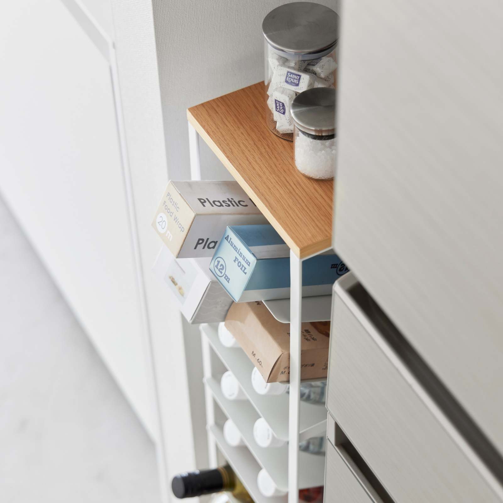 8-stöckiges Flaschenregal TOWER weiss mit Holzablage 