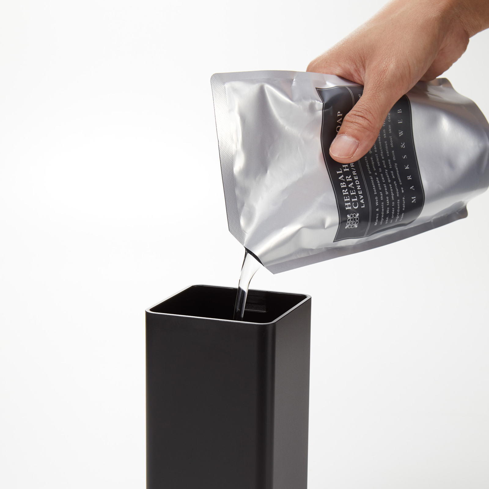 Magnetische Flasche TOWER schwarz für Waschmittel und Seife