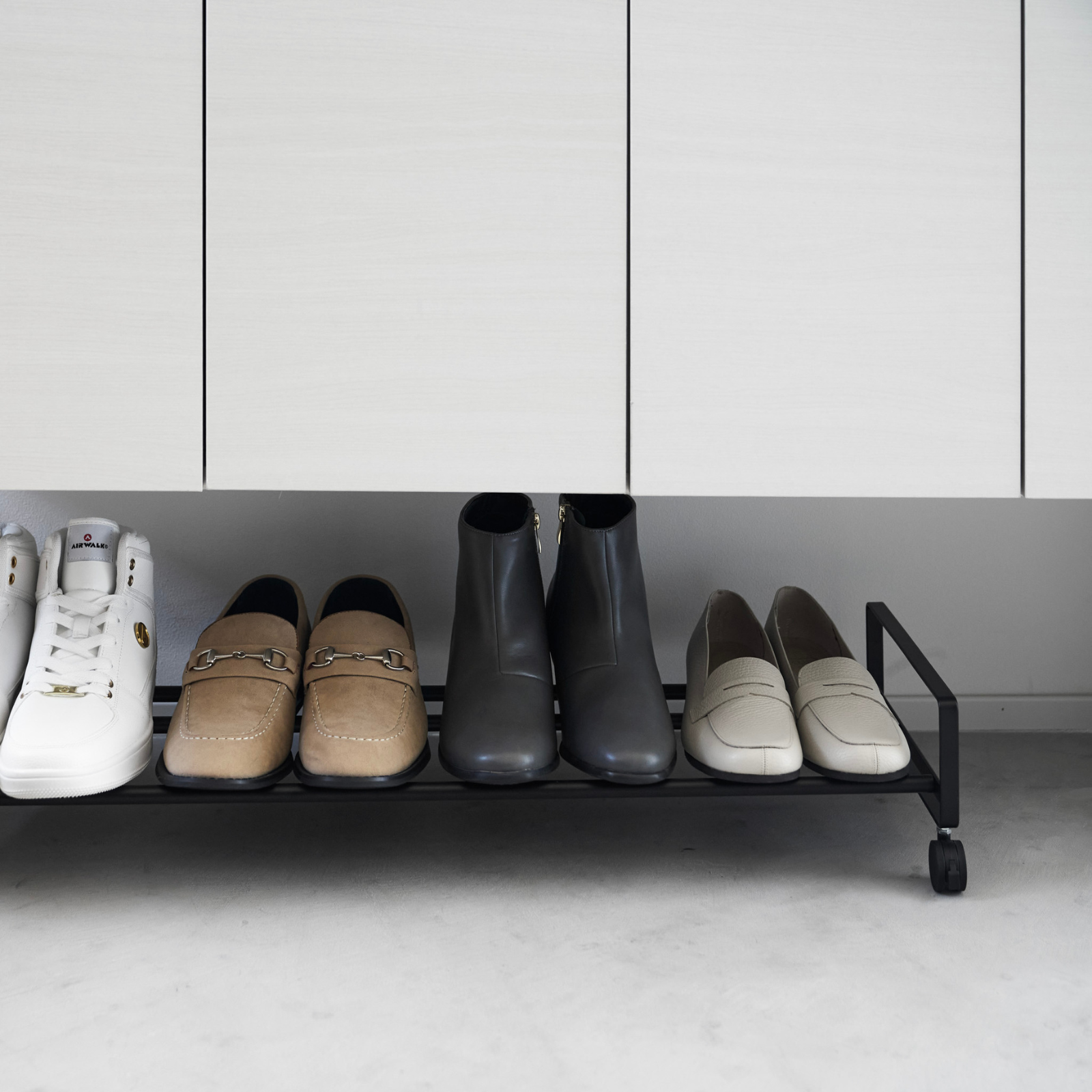 Schuhregal TOWER mit Rollen schwarz 