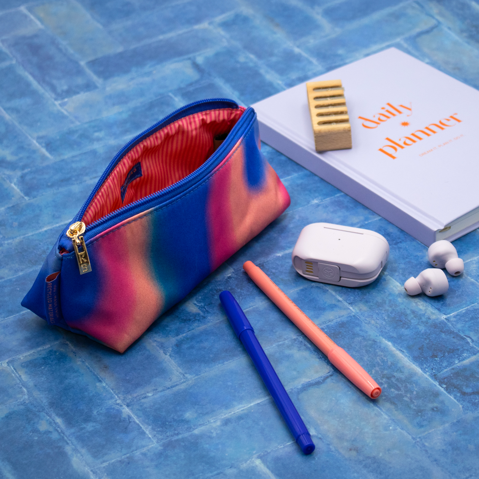 Essentials Case Aurora blue & pink 