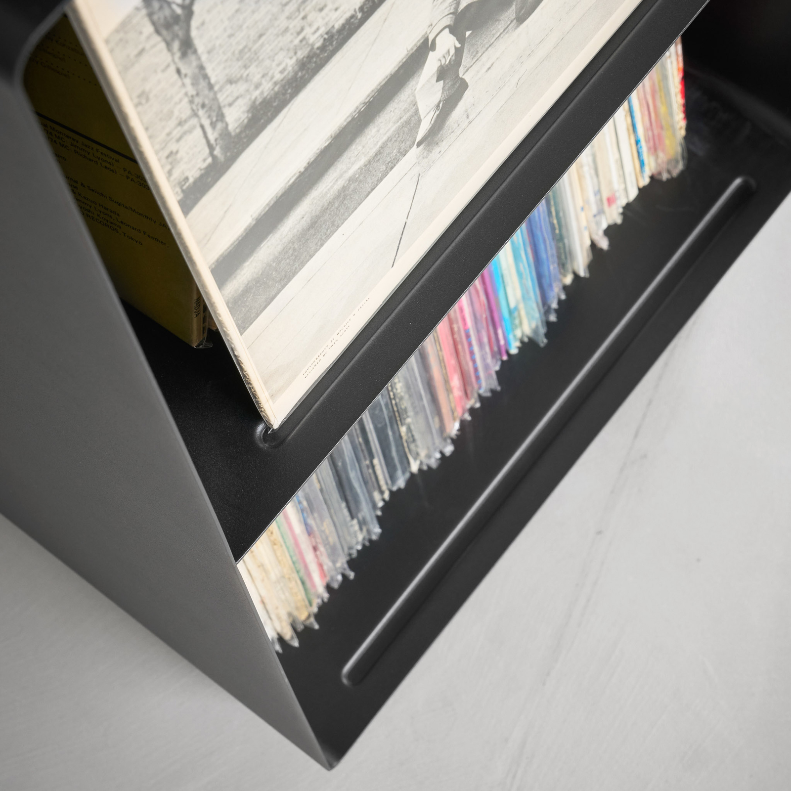 2-stöckiges Schallplatten-Regal mit Rollen TOWER schwarz 