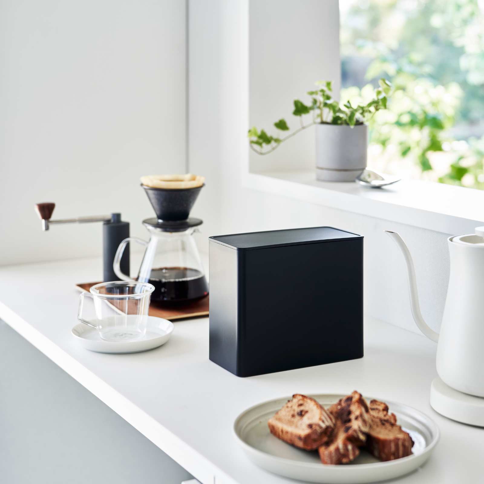 Kaffeefilterbox TOWER schwarz 