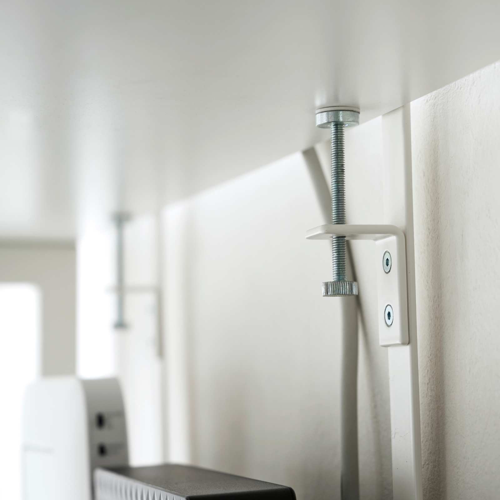 Untertisch-Kabel-/Router-Organizer SMART  weiss