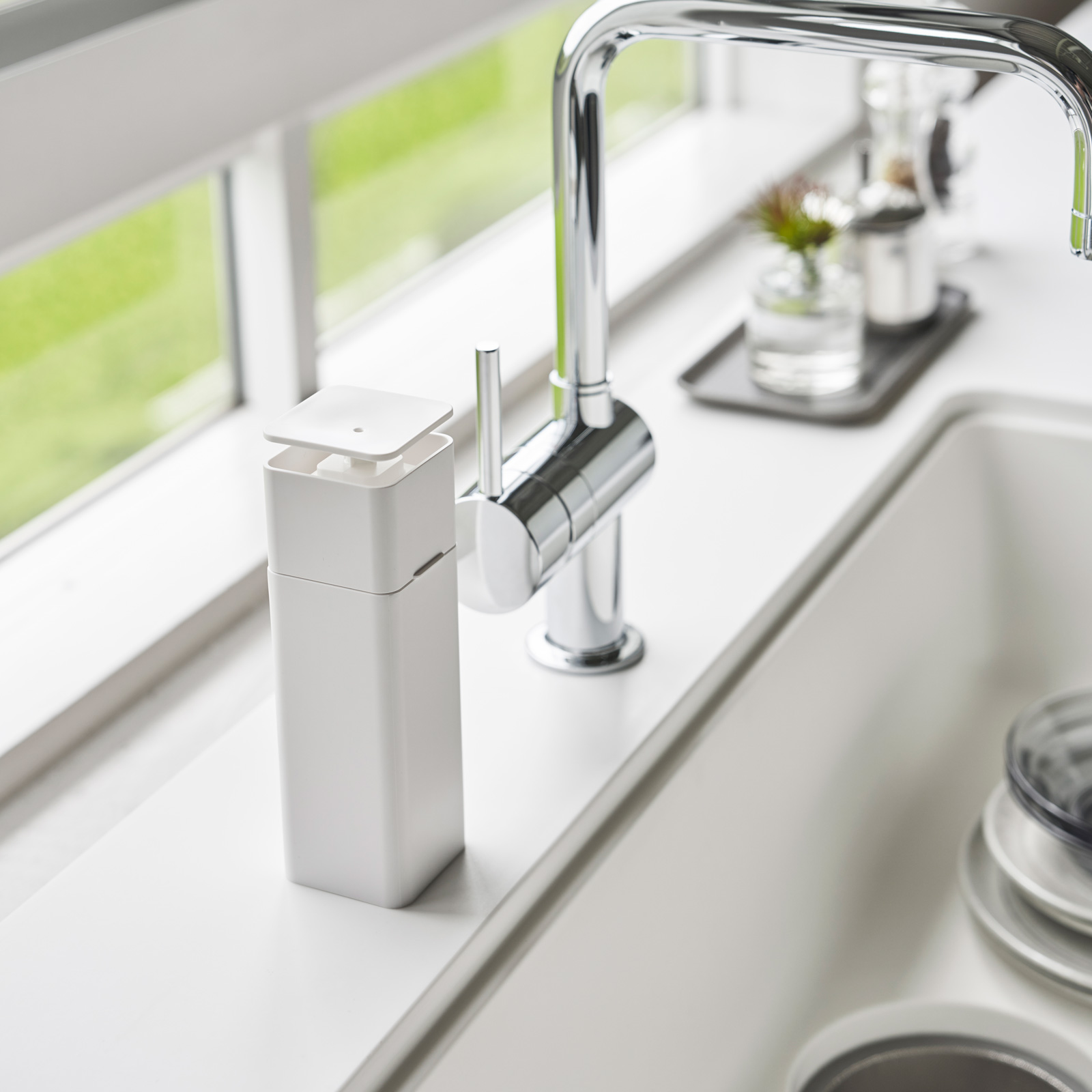 Push-Seifenspender TOWER weiss 