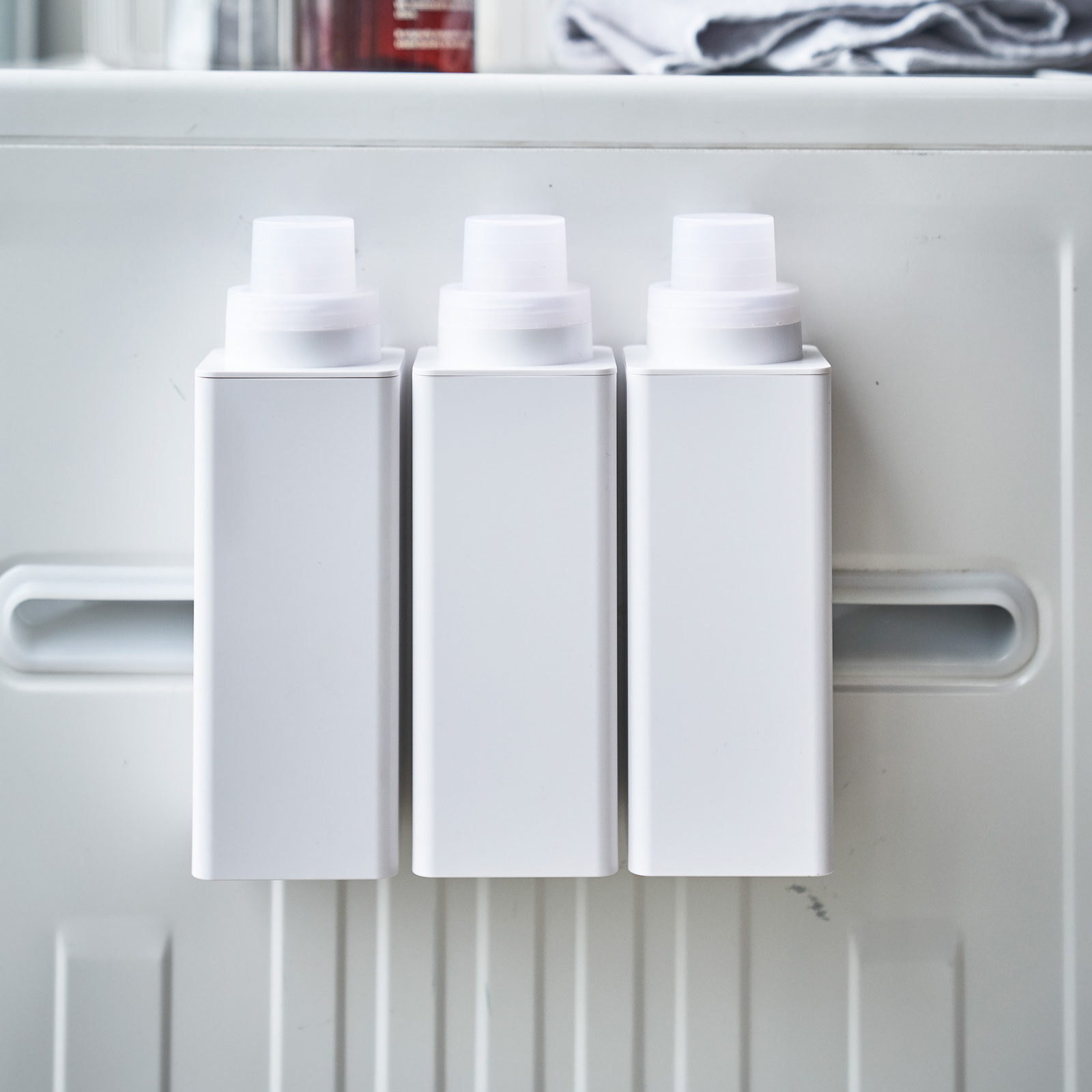 Magnetische Flasche TOWER weiss für Waschmittel und Seife