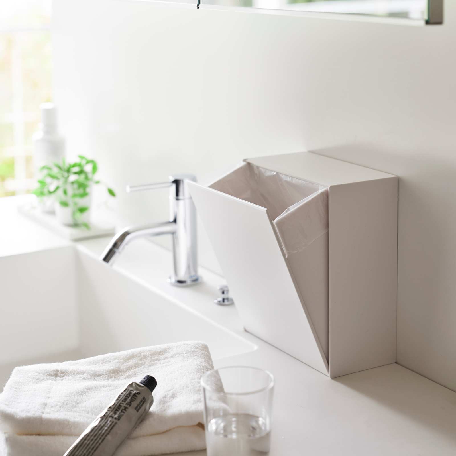 Klebehaken-Aufbewahrungsbox TOWER weiss 
