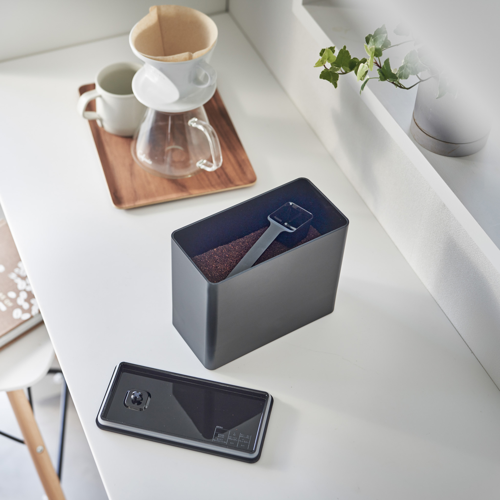 Luftdichte Kaffeedose TOWER schwarz 