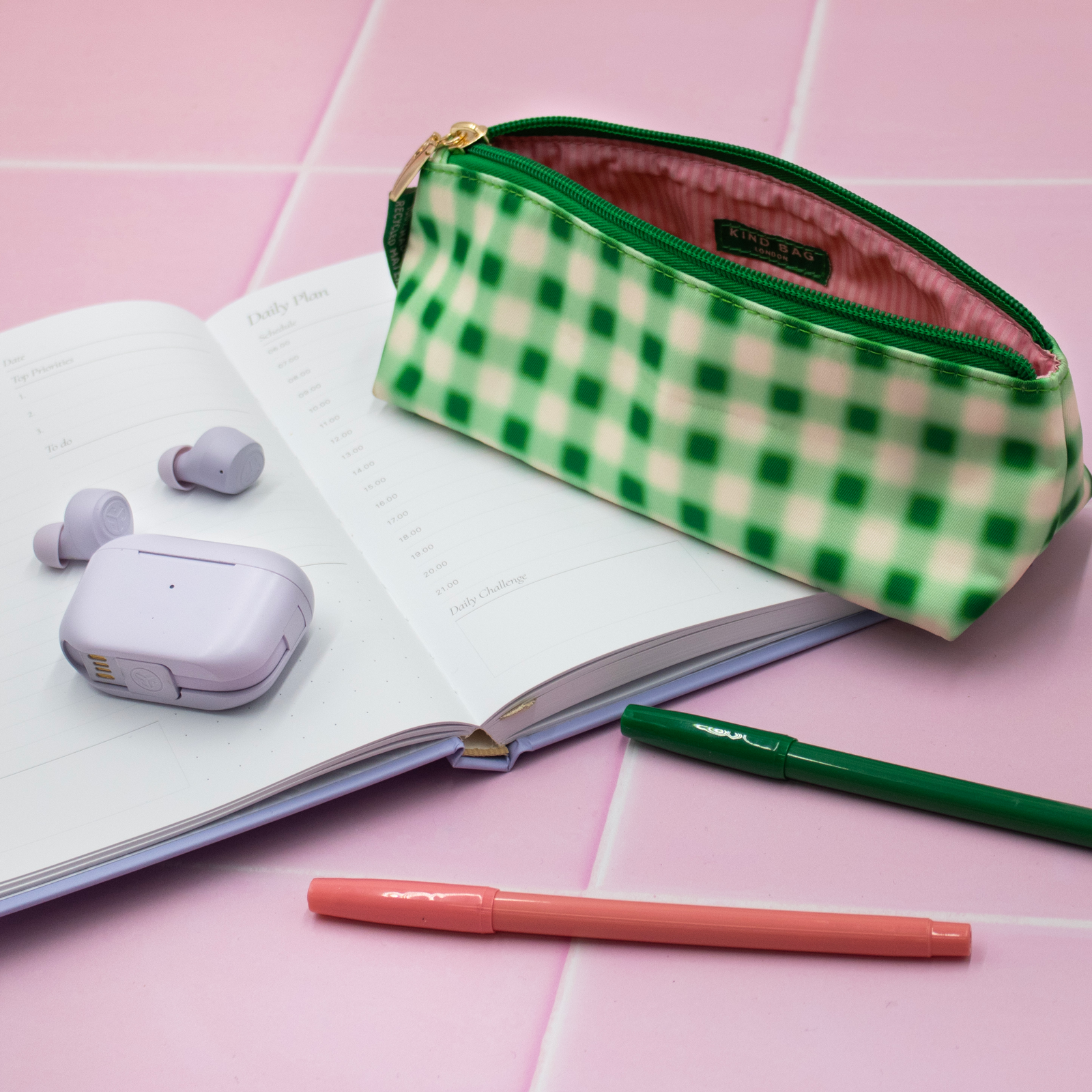 Essentials Case Blurred Plaid 
