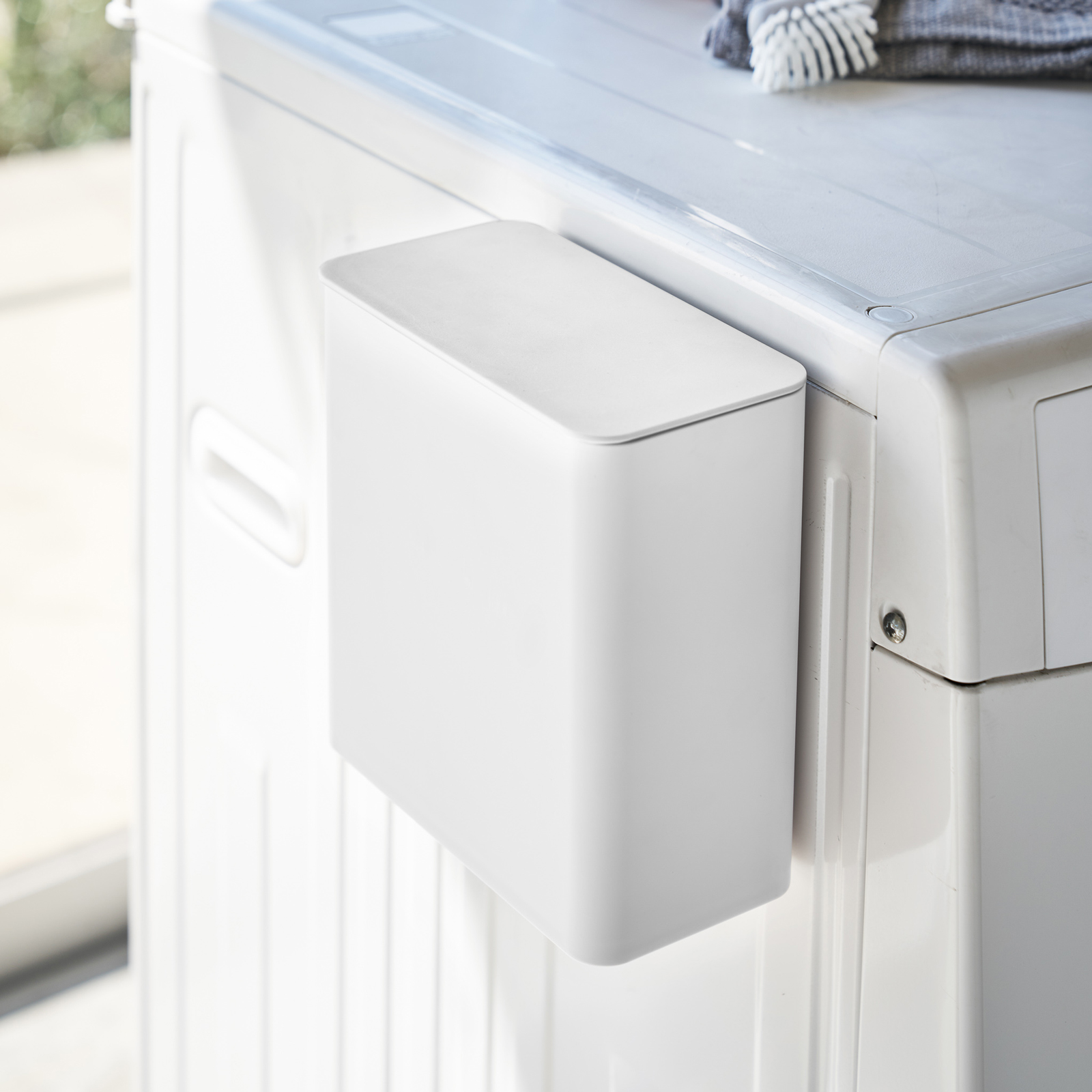 Magnetische Aufbewahrungsbox TOWER weiss für Wäschezubehör