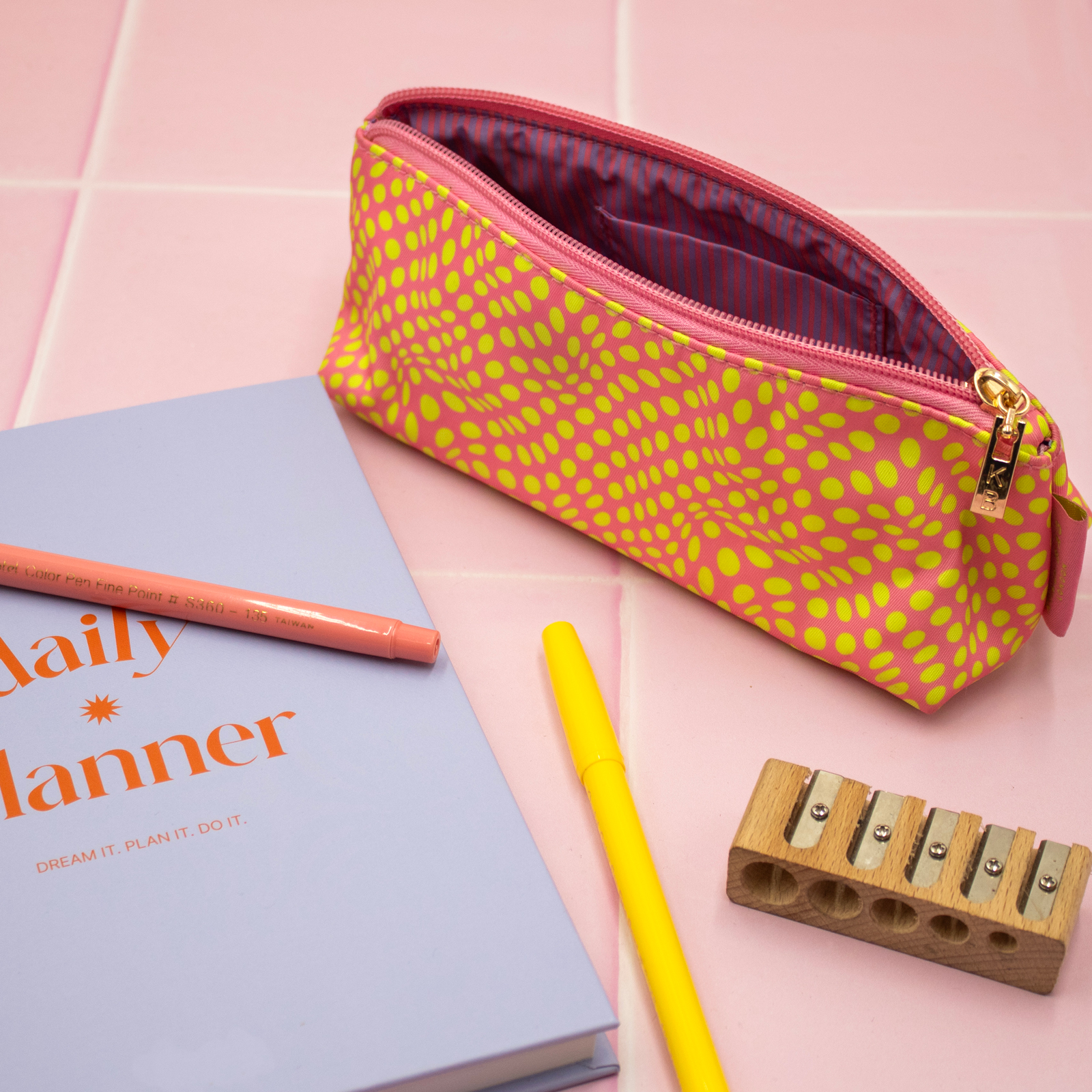 Essentials Case Twisted Polka pink & yellow 