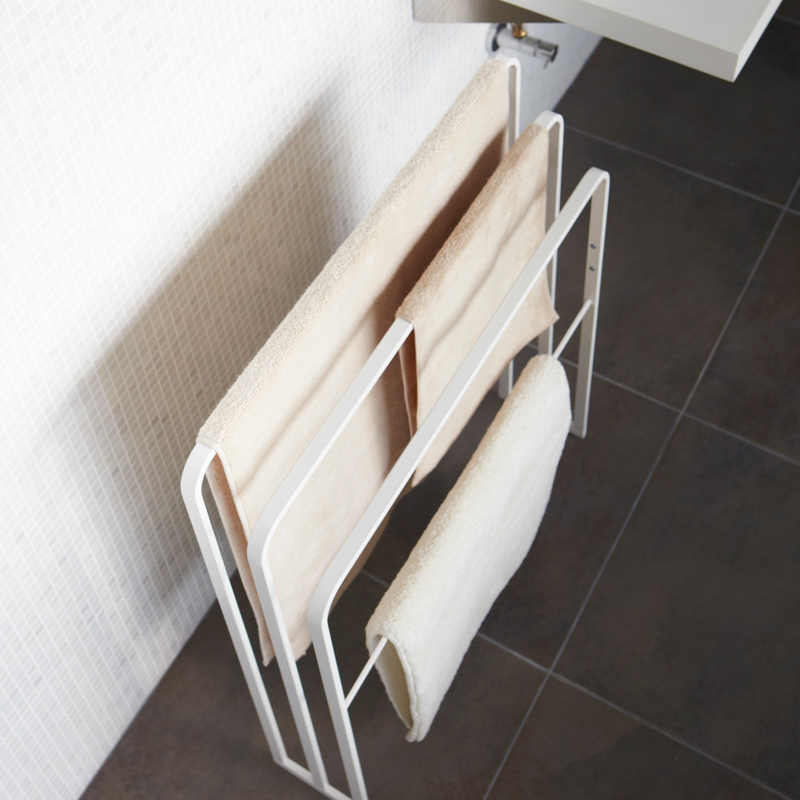 Badetuch-Halter TOWER weiss 